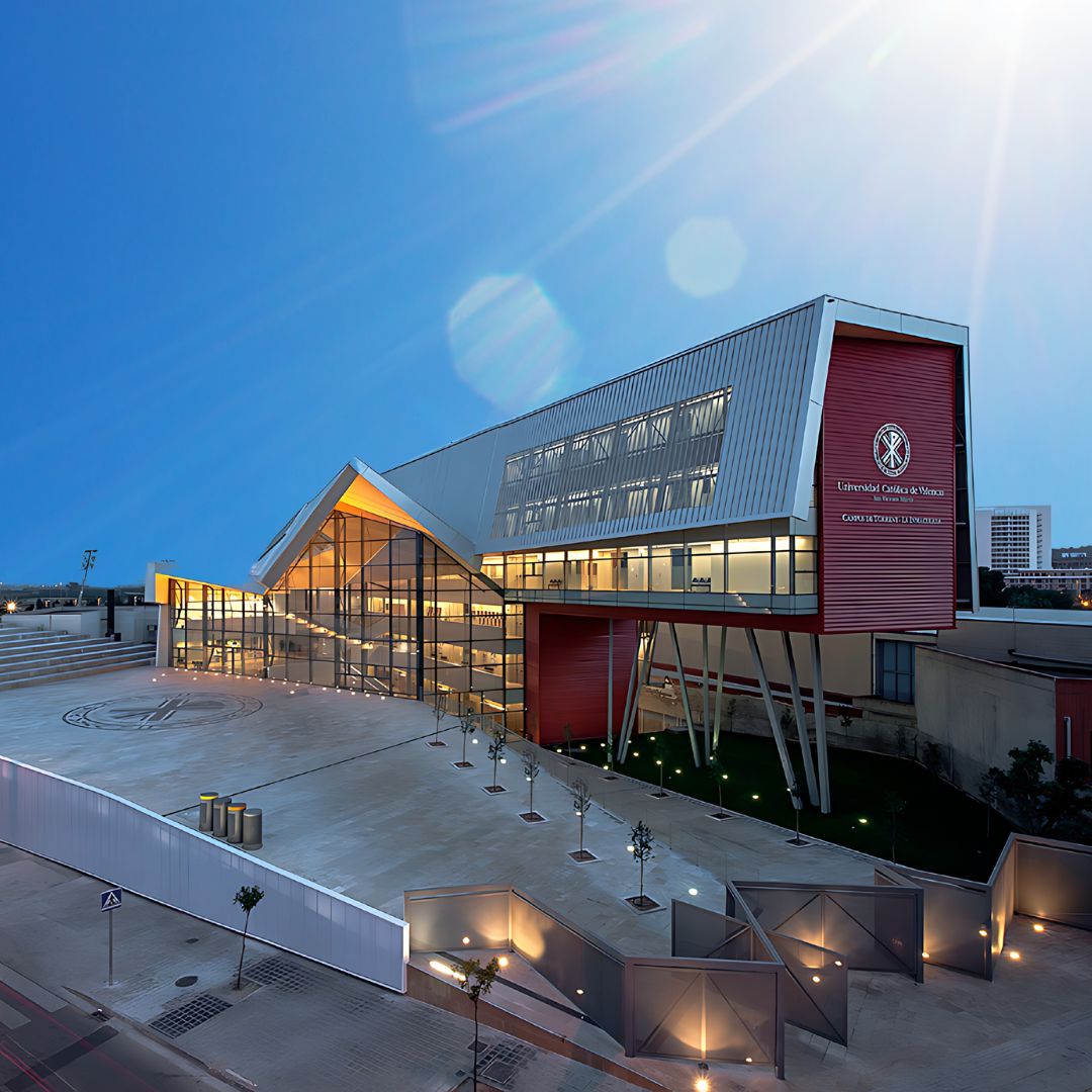 The new BMW Magna Motors dealership in Uruguay installs a Kortex E barrier